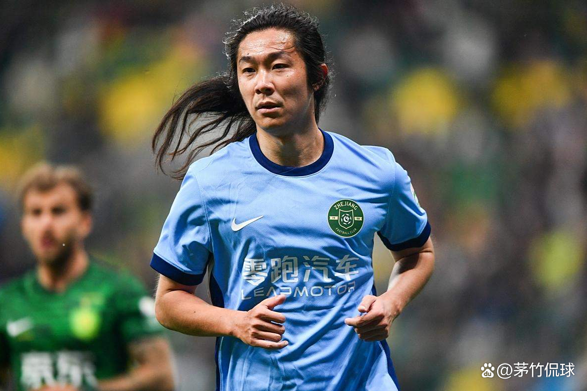 杭州绿城凭借主场优势击败大连一方，保持领先优势的简单介绍