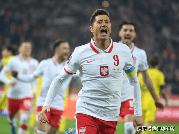 包含阿尔巴尼亚小胜法罗群岛，跻身小组前列的词条