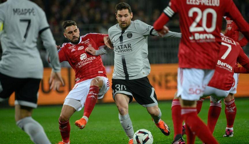 里昂主场失利，遭遇赛季首败